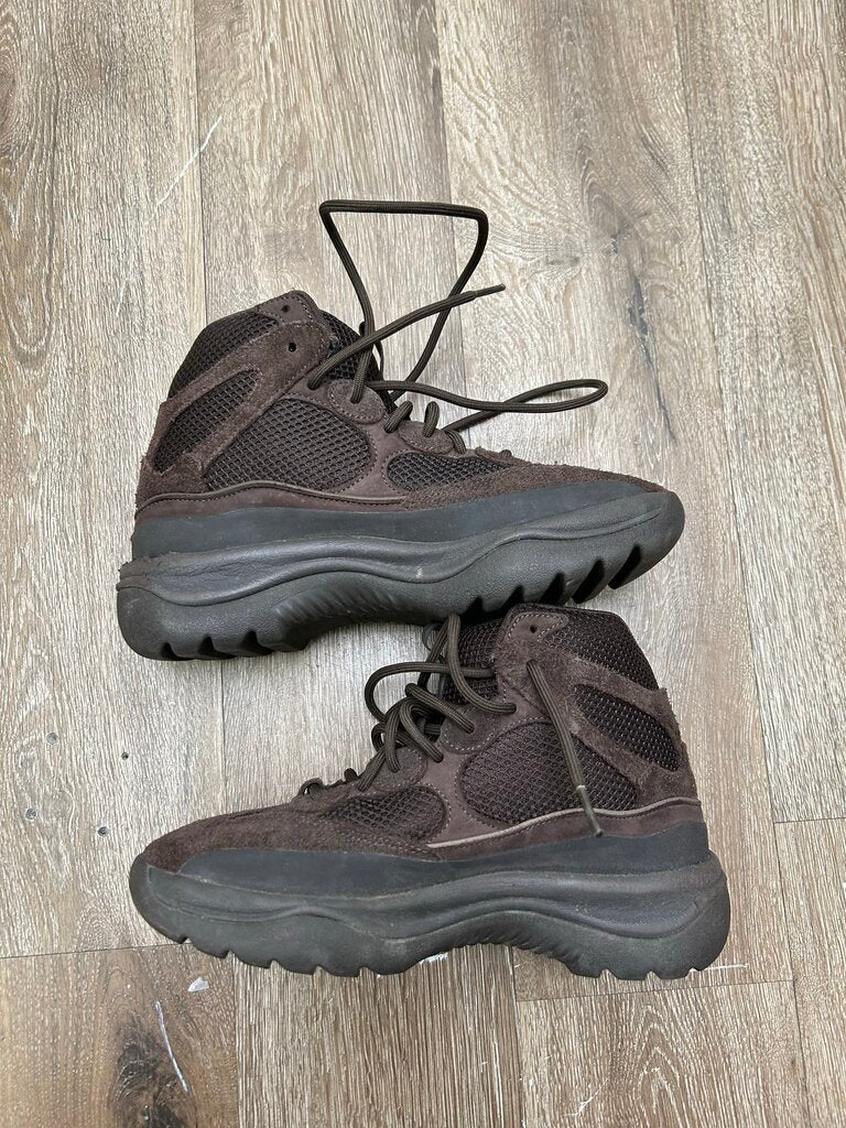 Preowned Yeezy DSRT Boot Oil Sz.8