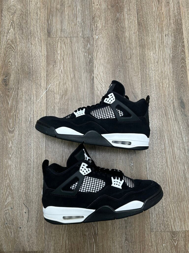 Preowned Jordan 4 White Thunder sz.13(NO BOX)