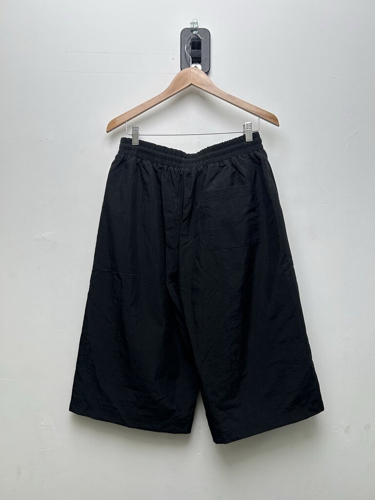 New HMDD Black Grey Nylon 3/4th Shorts Sz.Medium