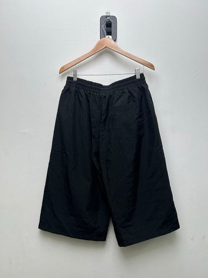 New HMDD Black Grey Nylon 3/4th Shorts Sz.Medium