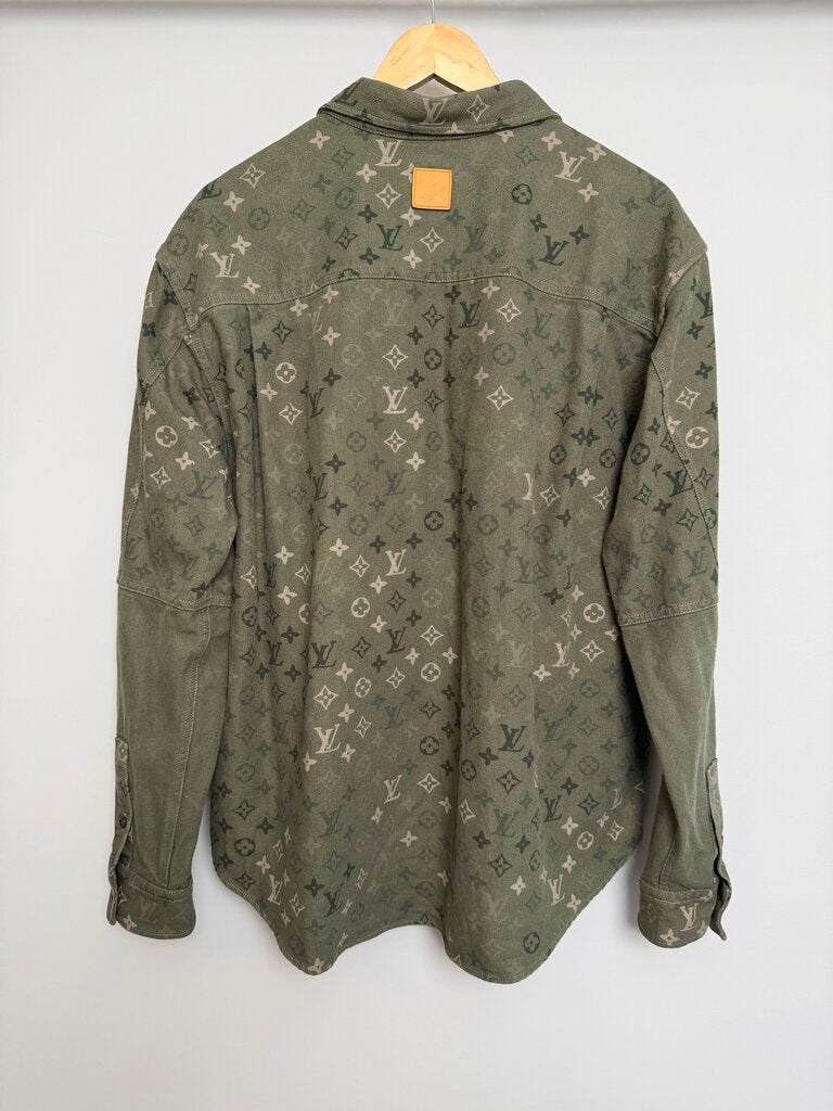 Preowned Louis Vuitton Olive Monogram Canvas Button Up size L