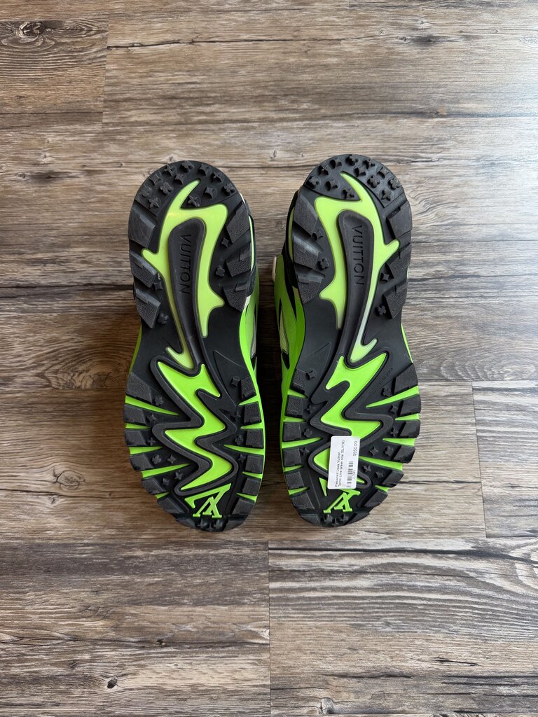 Preowned Louis Vuitton Tactic Lime Green size 10LV(12)