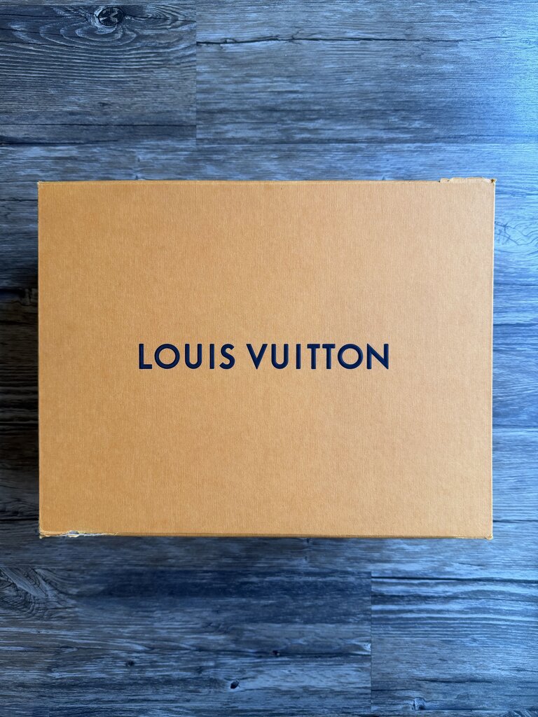 Preowned Louis Vuitton Tactic Lime Green size 10LV(12)