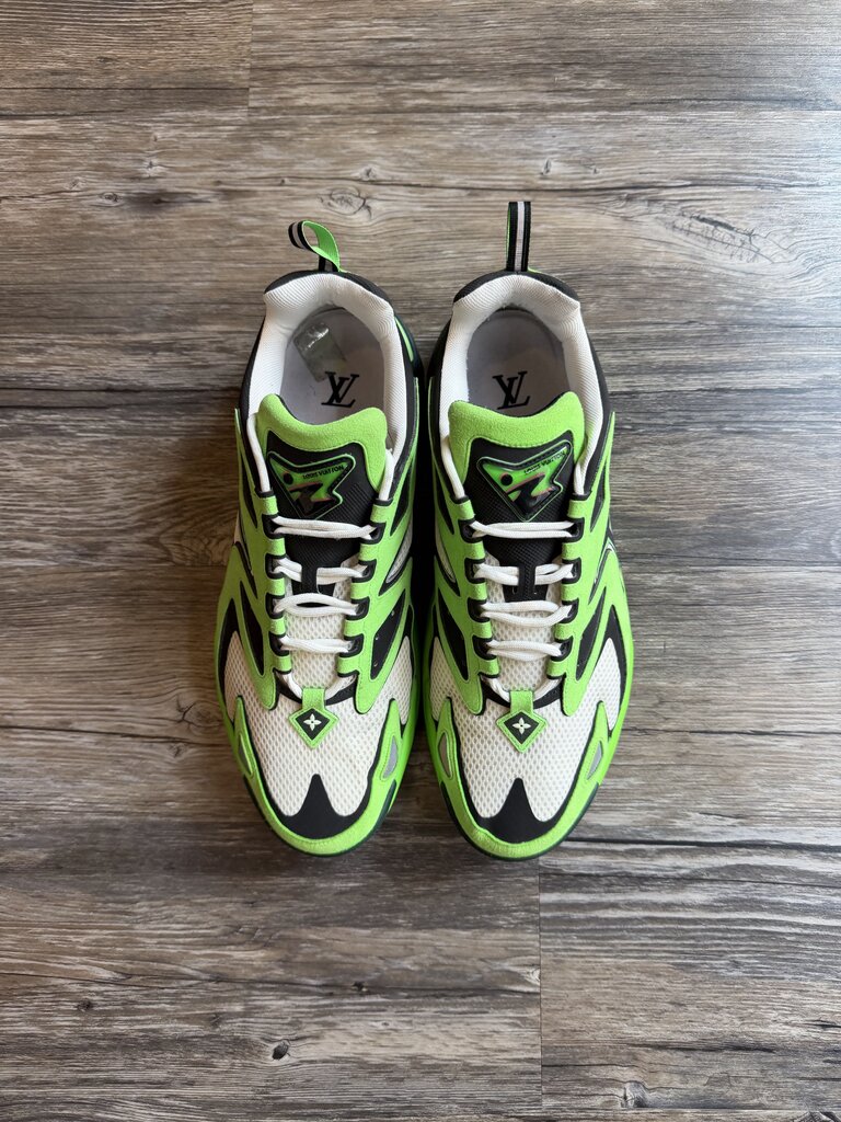 Preowned Louis Vuitton Tactic Lime Green size 10LV(12)