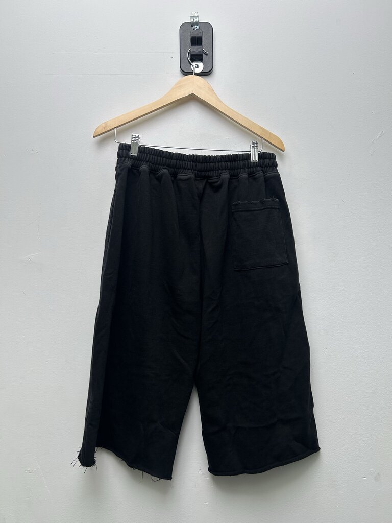 New Paradox Black 3/4 Shorts Size Medium