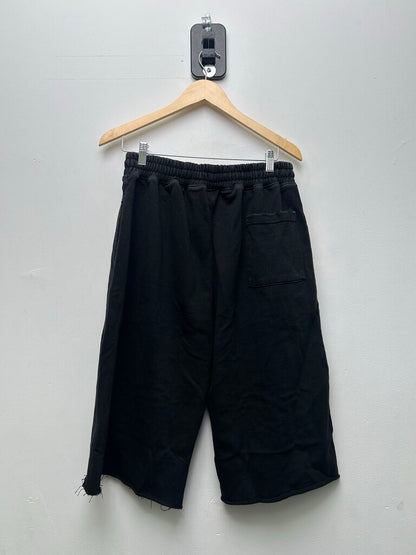New Paradox Black 3/4 Shorts Size Medium