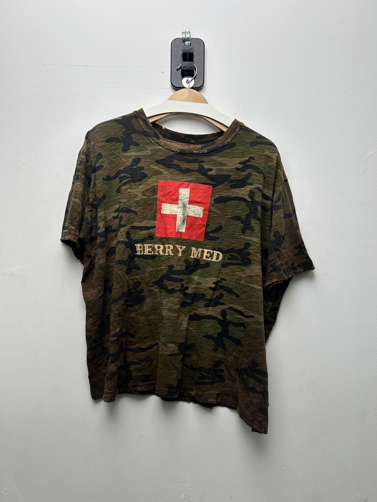 New GV Gallery Camo Distressed Tee sz.XL