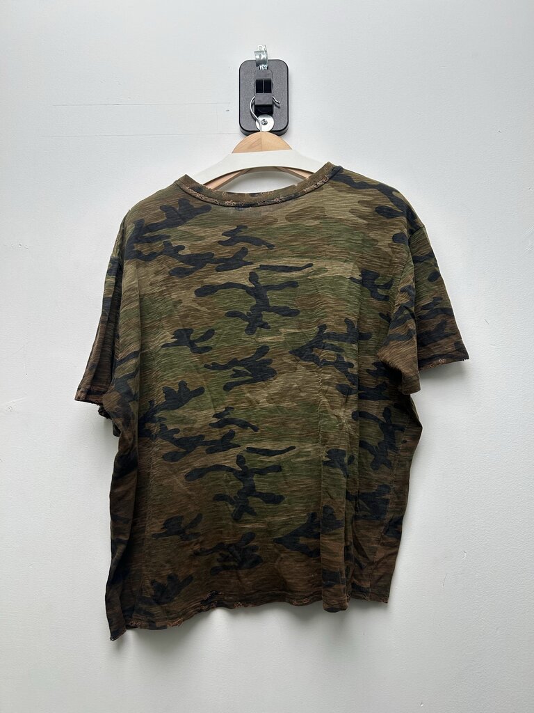 New GV Gallery Camo Distressed Tee sz.XL