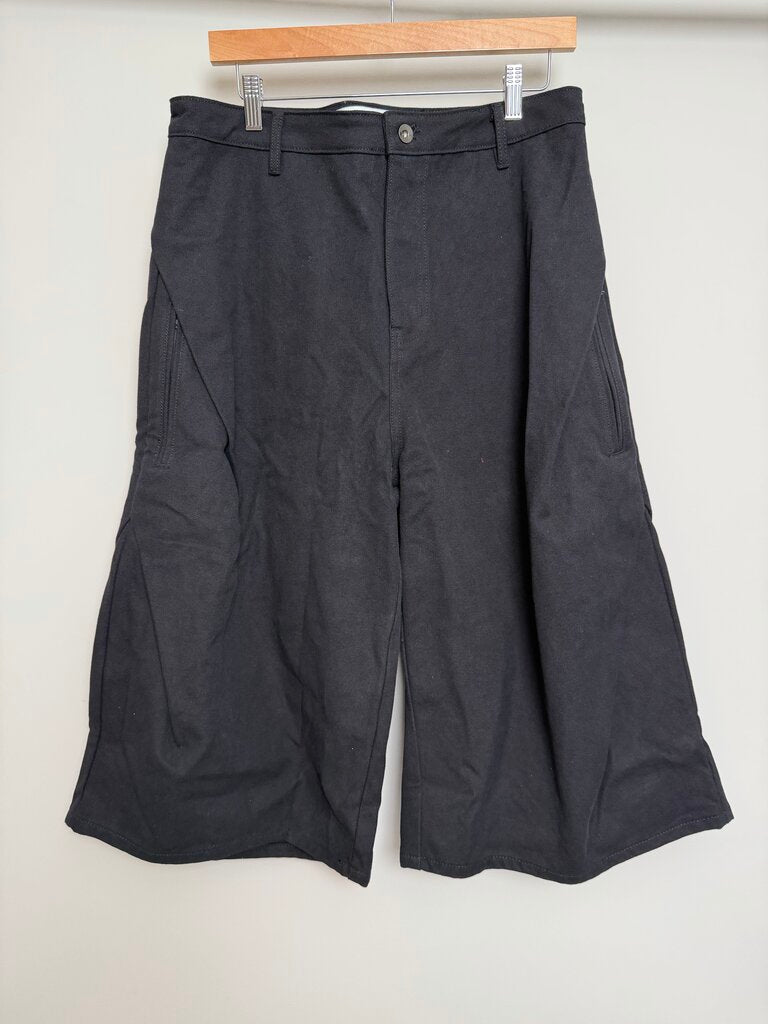 New Unsubtlecolors Black Leaf Shorts Sz. M
