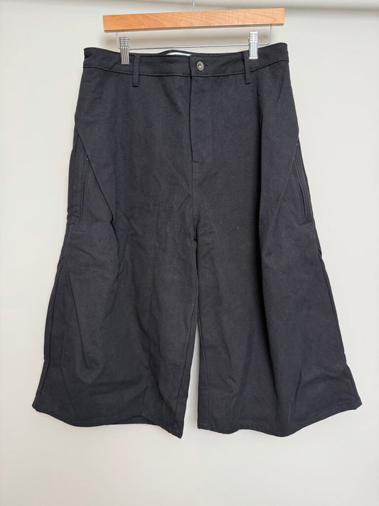 New Unsubtlecolors Black Leaf Shorts Sz. M