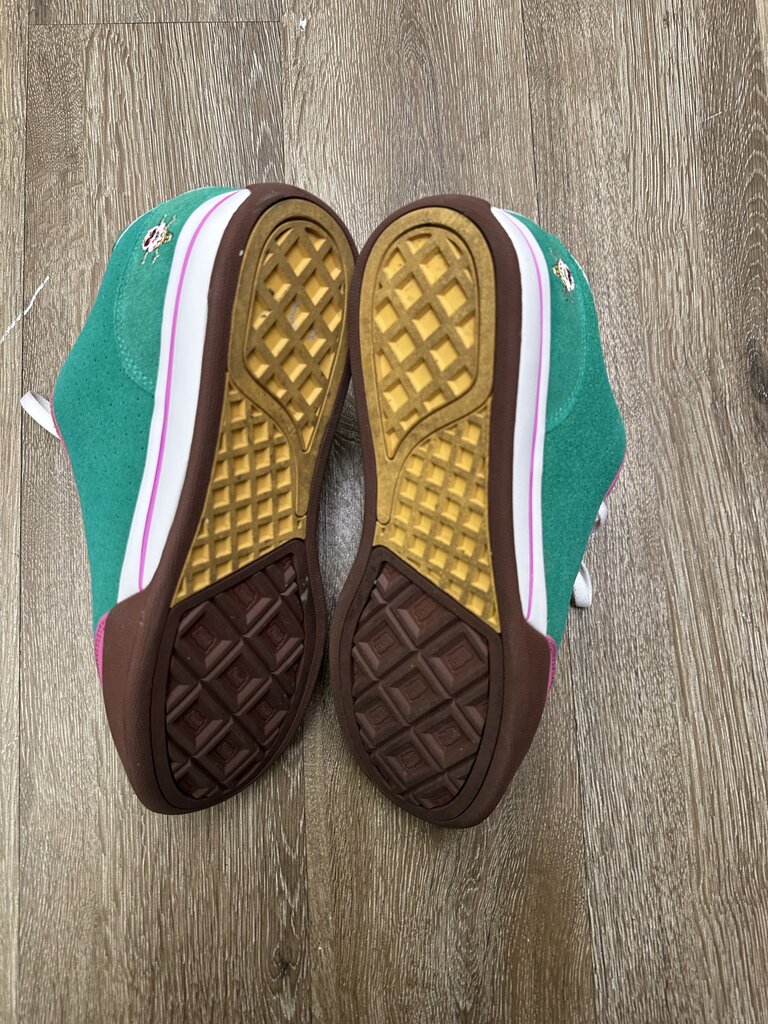 Preowned Ice Cream Board Flip Green Sz 9