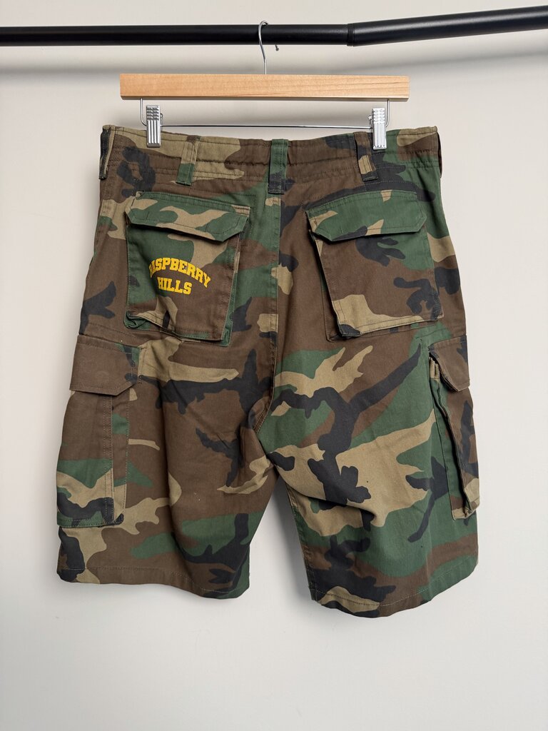 New GV Gallery Camo Shorts Sz. L