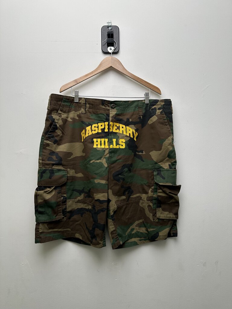 New Gv Gallery Camo Spellout Shorts Size XL