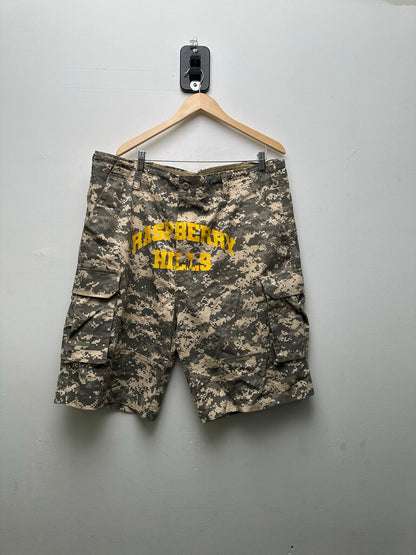 Preownee Gv Gallery Digital Camo Spellout Shorts Size XL