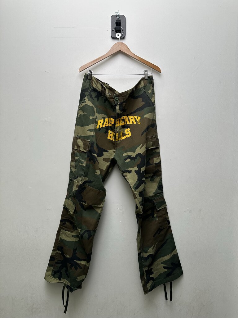 Preownee Gv Gallery Camo Spellout Cargo Pants Size XL