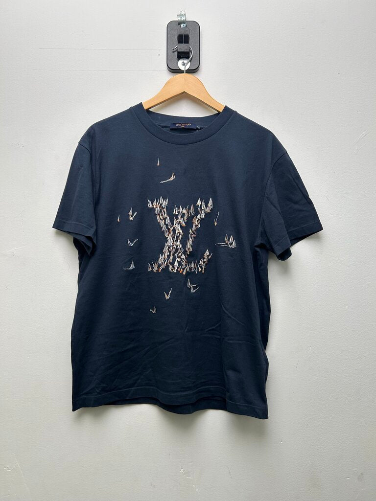 Preowned Louis Vuitton Regatta Embroidered Navy Tee sz.M