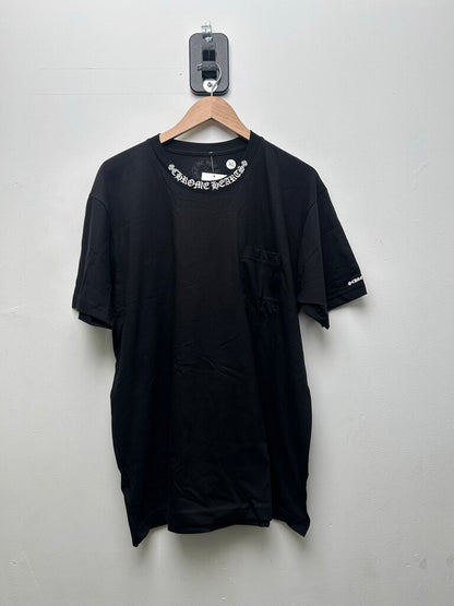 New White Collar Neck Logo Black Tee sz.XL