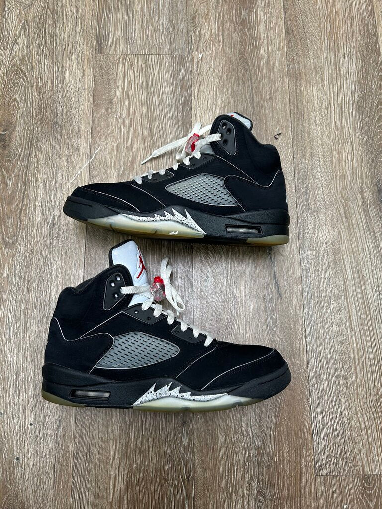 Preowned Jordan 5 Black Metallic Size 9.5