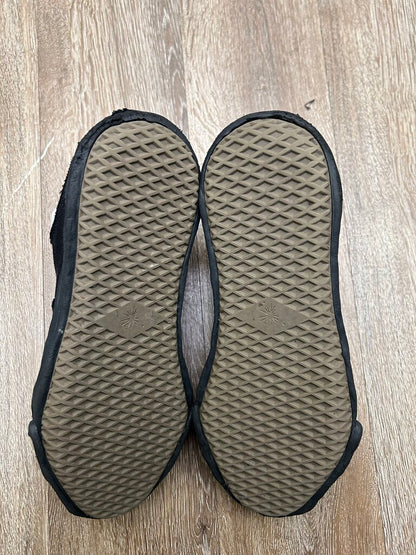 Preowned MMY Triple Black Converse sz.45
