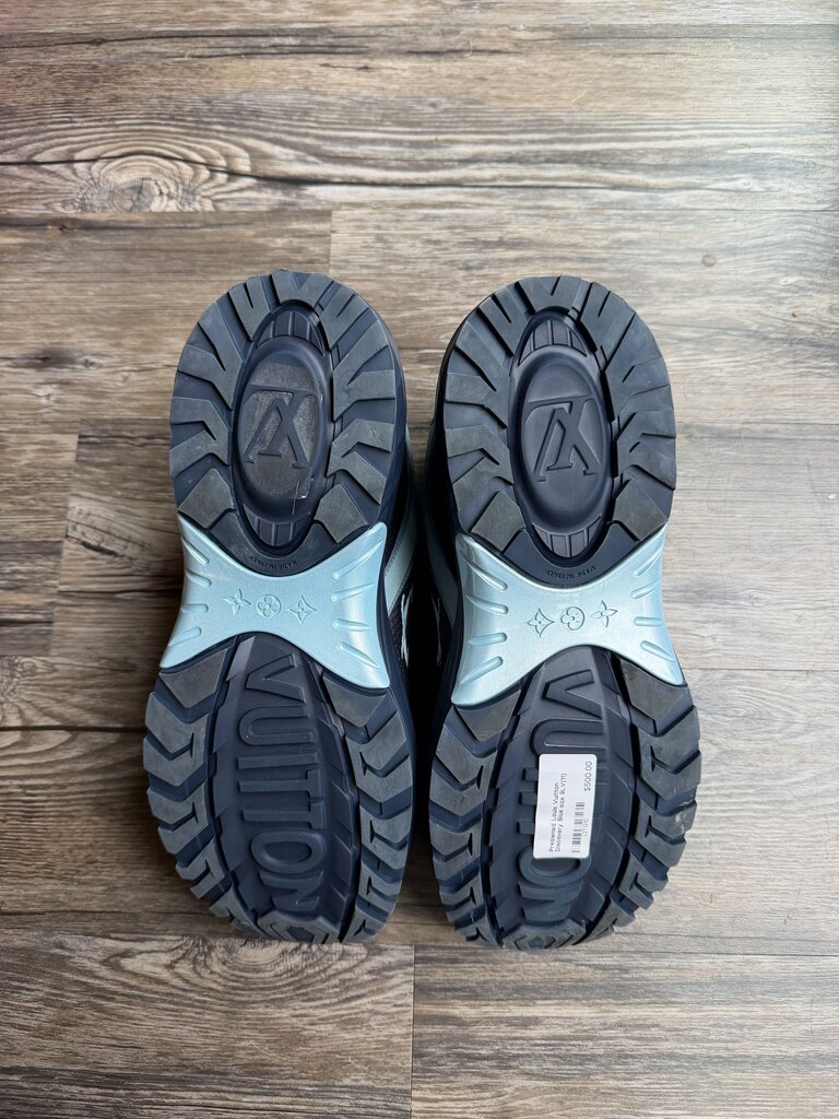 Preowned Louis Vuitton Discovery Blue size 9LV(11)