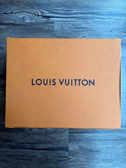 Preowned Louis Vuitton Discovery Blue size 9LV(11)
