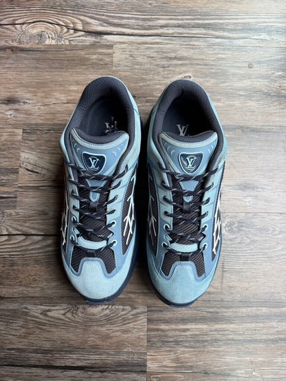 Preowned Louis Vuitton Discovery Blue size 9LV(11)