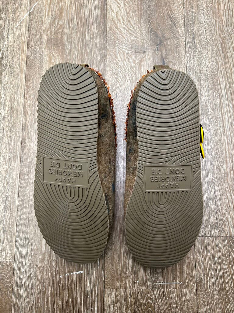 New HMDD Graffiti Pin Slippers Sz.10