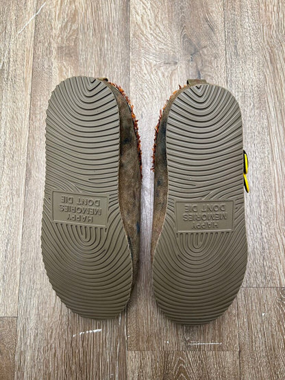 New HMDD Graffiti Pin Slippers Sz.10