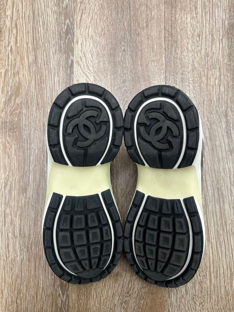 Preowned Chanel White Silver Runner Sz.38.5