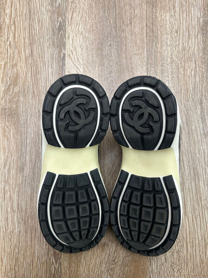 Preowned Chanel White Silver Runner Sz.38.5