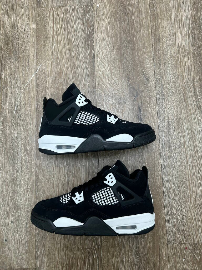 New Jordan 4 White Thunder Sz.6Y