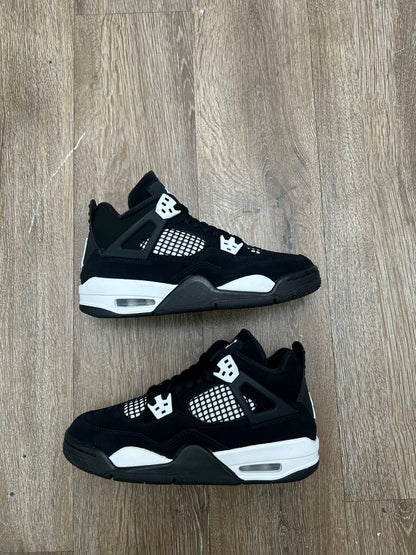 New Jordan 4 White Thunder Sz.6Y