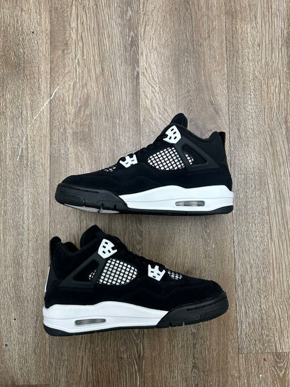 New Jordan 4 White Thunder Sz.6Y