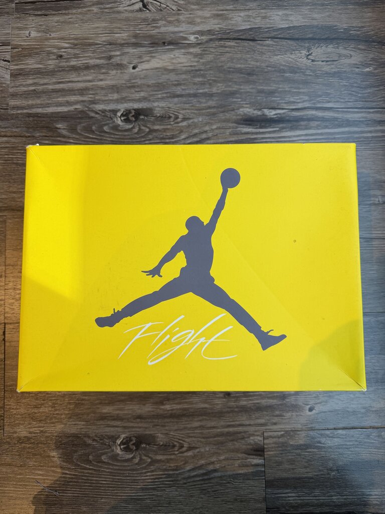 Preowned Jordan 4 Lightning size 9.5