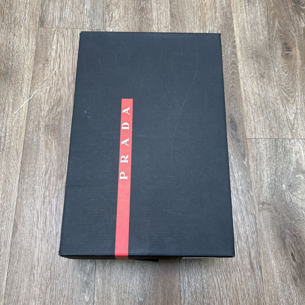 Preowned Prada Cups Burgundy Black Patent Sz.9.5/11.5