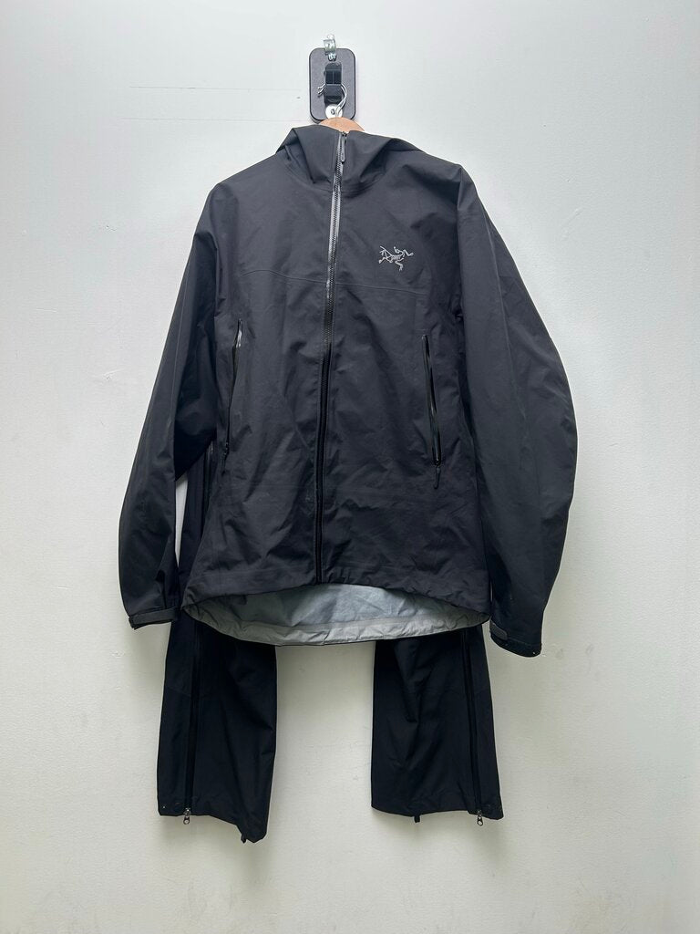 Preowned Arcteryx Black Windbreaker Set sz.L
