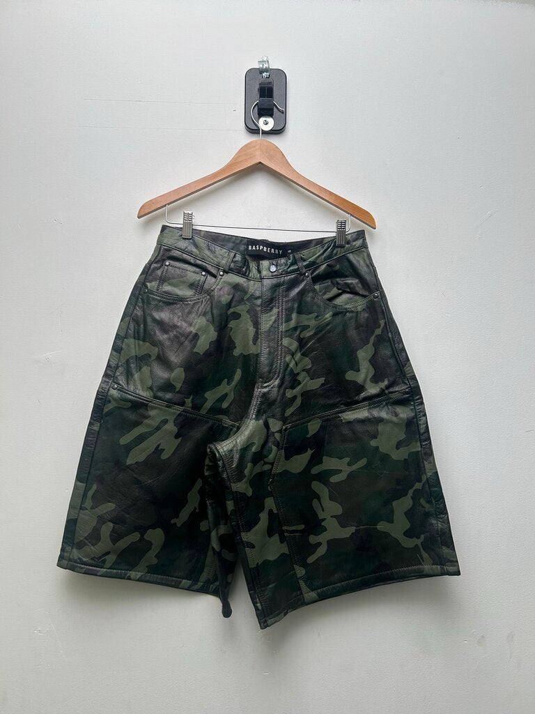 New Gv Gallery Camo Leather Double Knee Shorts Sz.Small