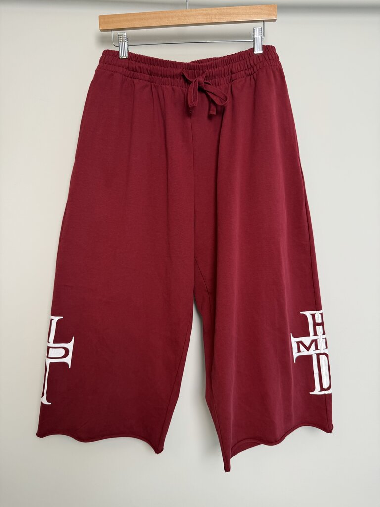 New HMDD Maroon Cross 3/4 Shorts Sz. M