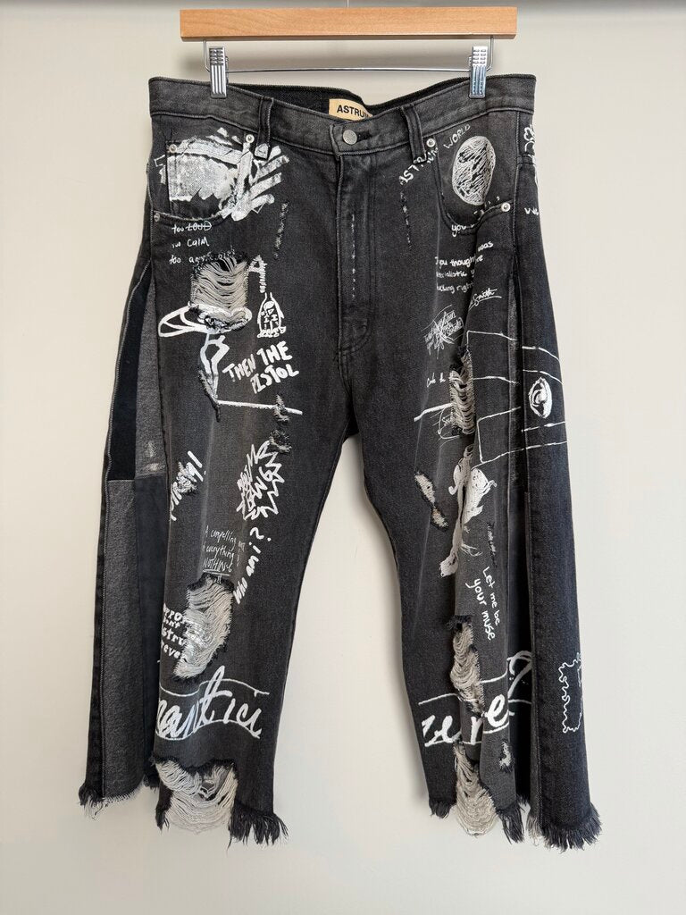 Pre-Owned Astrum Distressed 3/4 Denim Shorts Sz. 34