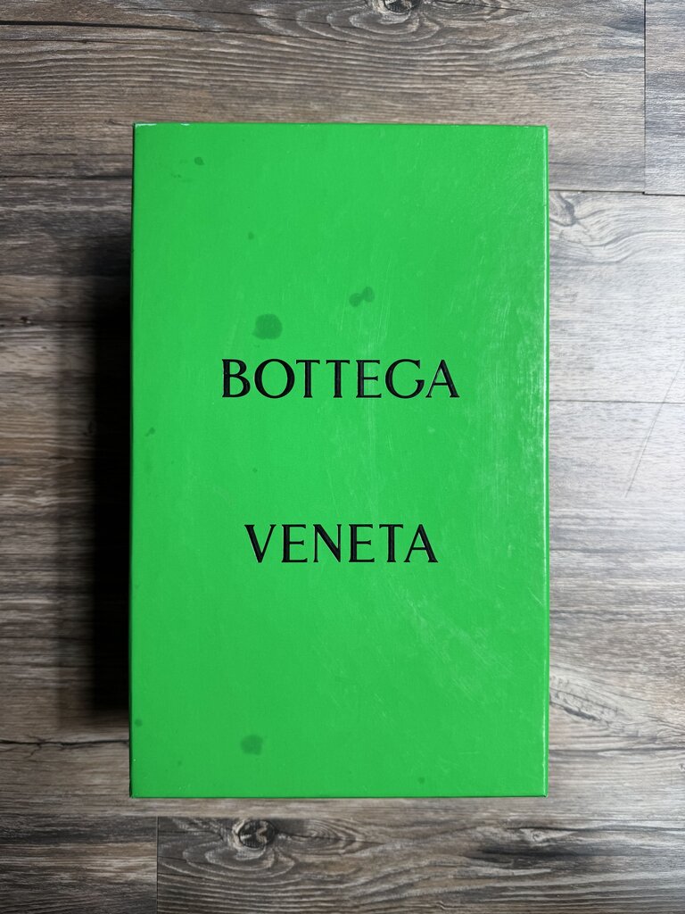 Preowned Bottega Vanetta Orbit Silver size 40