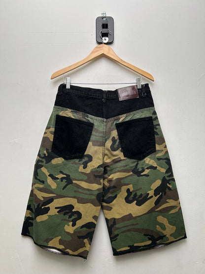 Preowned Boredom Kills Black Denim Camo Cargo Shorts sz.32