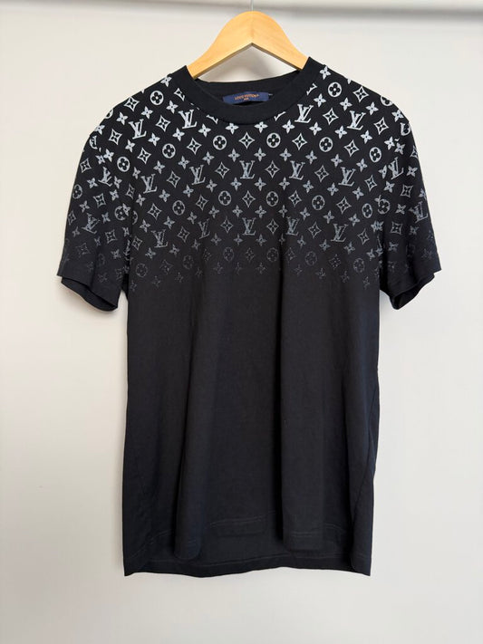Preowned Louis Vuitton Faded Monogram Black White Tee size M