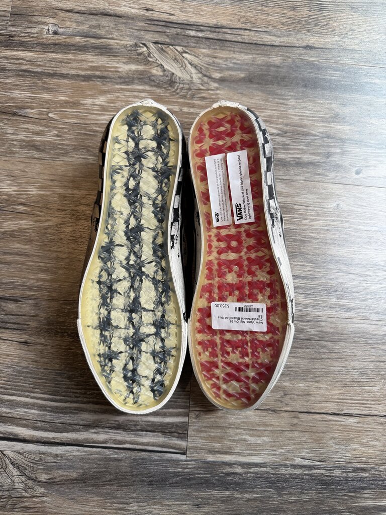 New Vans Slip On 98 Checkerboard Black/Red Size 8