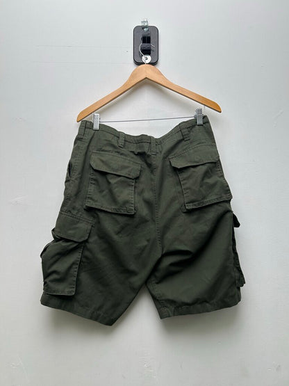Preowned 74 Is War Green Cargo Patch Shorts Sz.Medium