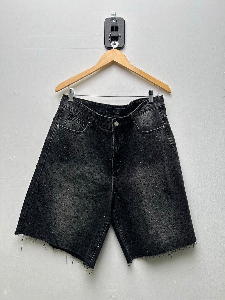 Preowned HMDD Black Rhinestone Jorts Size Large