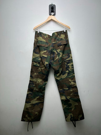 New Gv Gallery Camo Spellout Cargo pants Size Medium