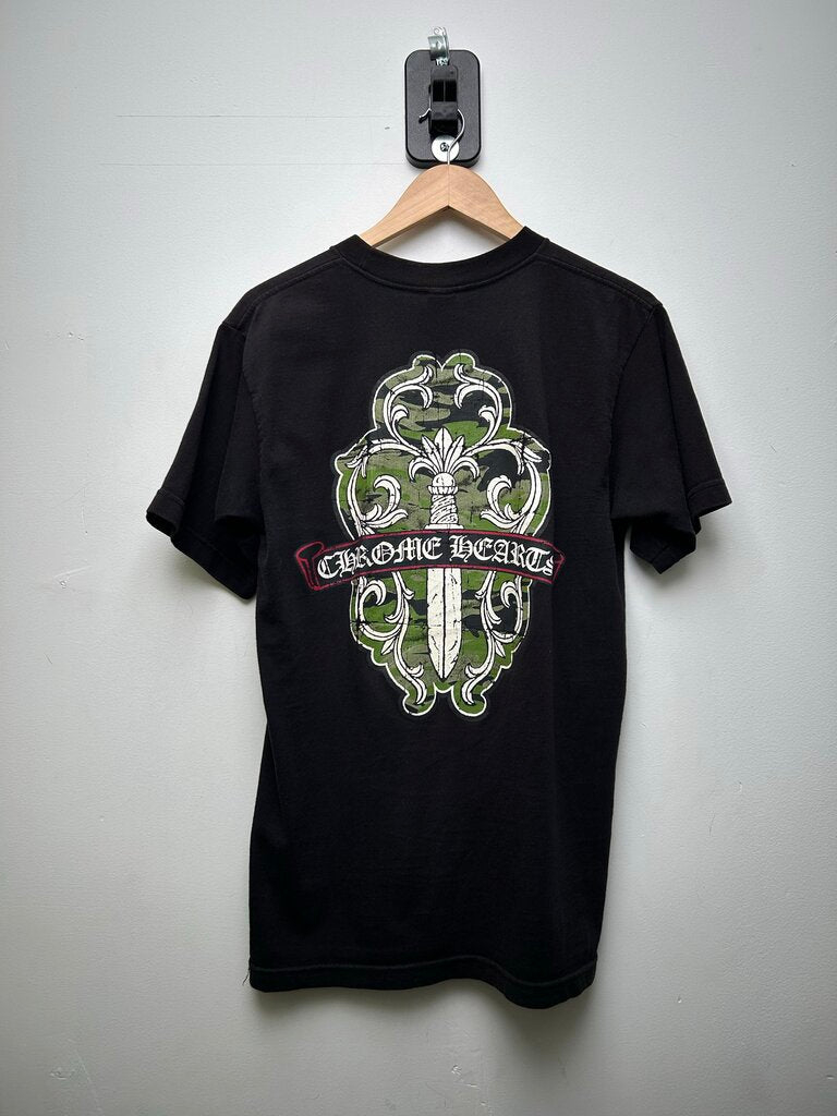 Preowned Vintage Chrome Heart Camo Dagger Pocket Tee Sz M