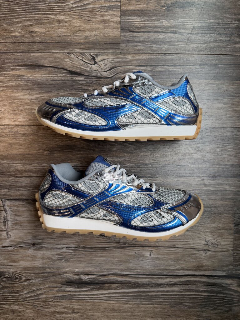 Preowned Bottega Vanetta Orbit Blue Metallic size 44(no box)