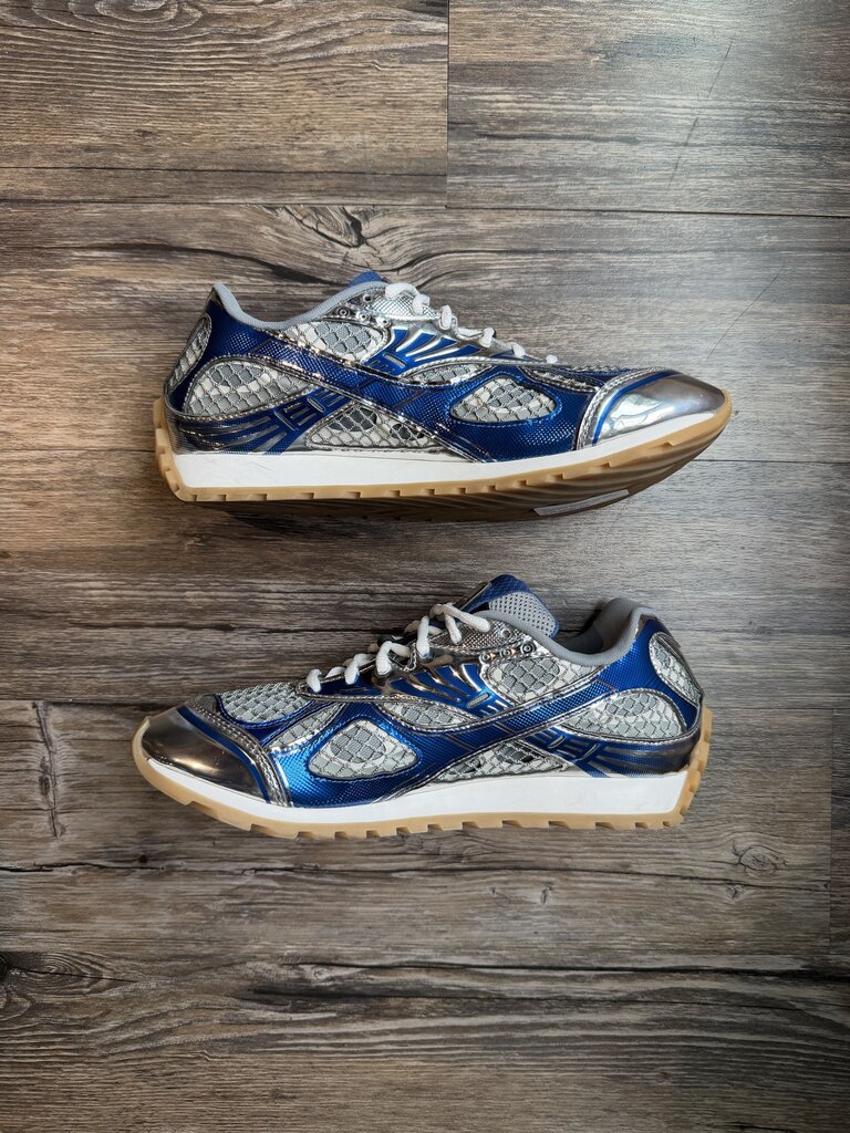 Preowned Bottega Vanetta Orbit Blue Metallic size 44(no box)