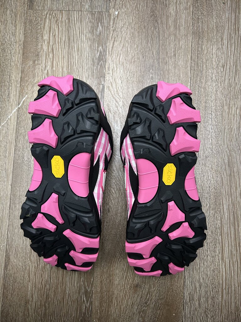 New EE Sicko Hiking Sneaker Black Pink Sz.9
